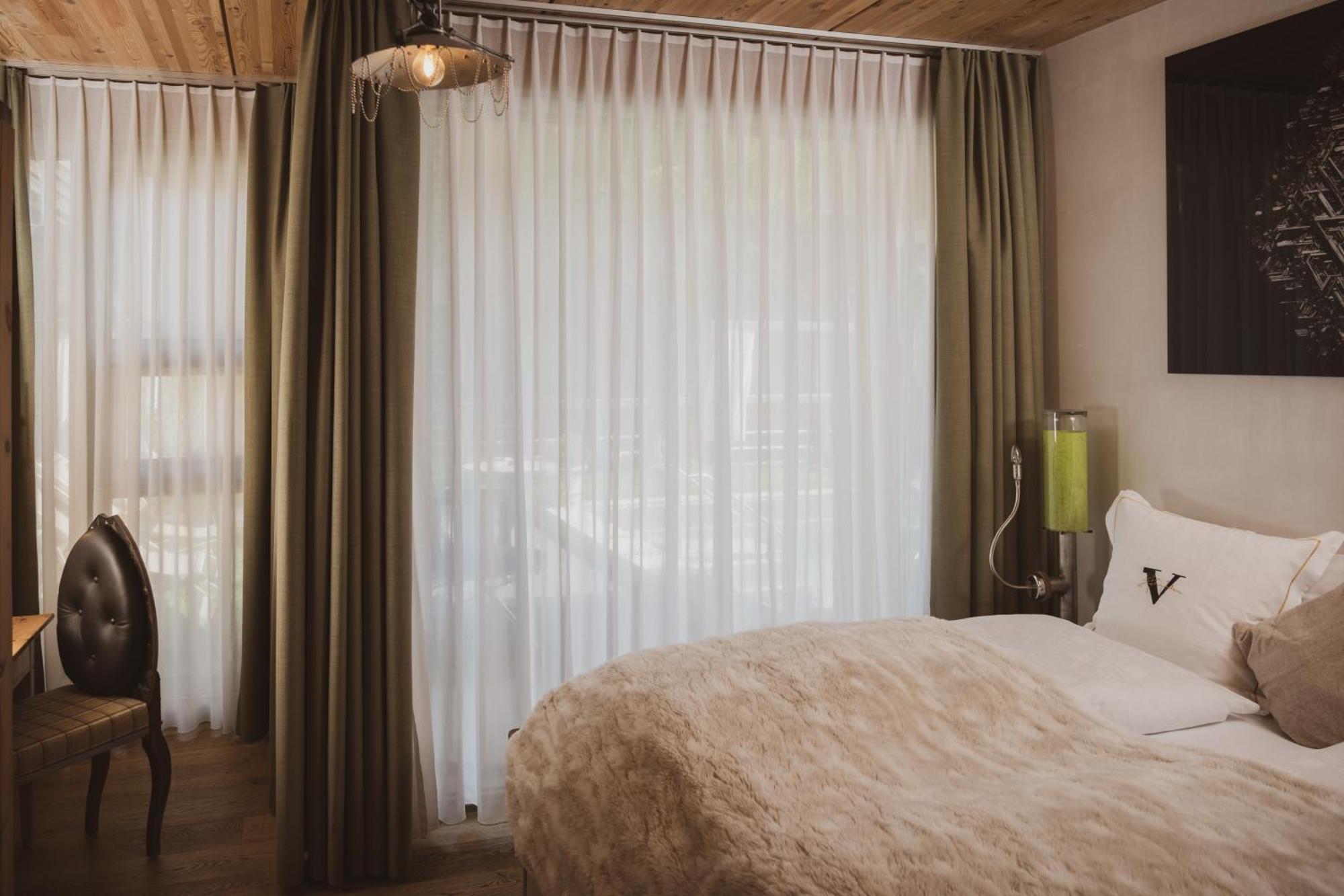 Backstage Hotel Serviced Apartments เซอร์แมท ภายนอก รูปภาพ